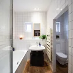 Days - Family Two-bedroom With, Ac, And Sound System In Vinohrady * Prag