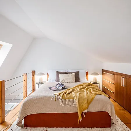 Days - Family Two-bedroom With, Ac, And Sound System In Vinohrady Prag