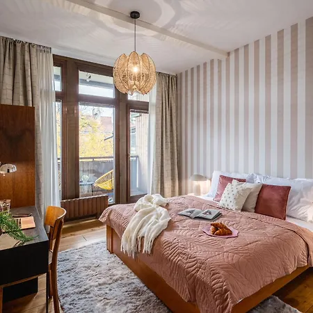Lägenhet Days - Family Two-bedroom With, Ac, And Sound System In Vinohrady