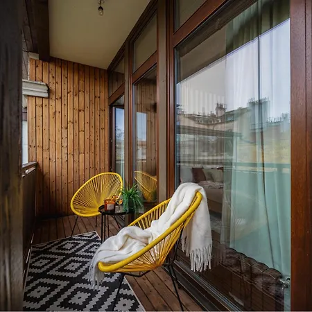 Days - Family Two-bedroom With, Ac, And Sound System In Vinohrady * Prag