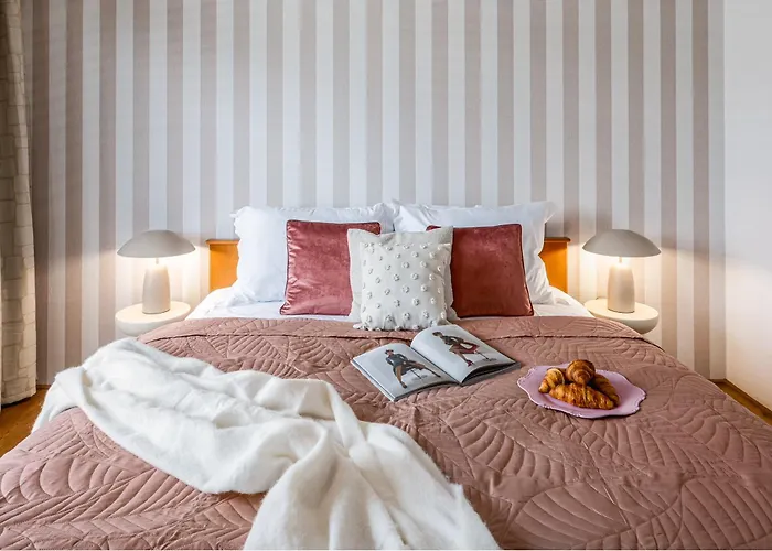 Days - Family Two-bedroom With, Ac, And Sound System In Vinohrady Διαμέρισμα *